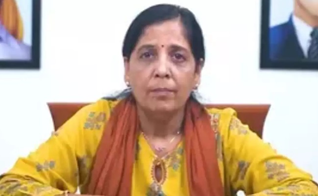 Sunitha Kejriwal Follows Nara Bhuvaneshwari